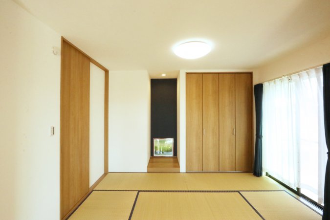 ６帖の和室は玄関ホールからも入ることができる客間としても使用できる和室