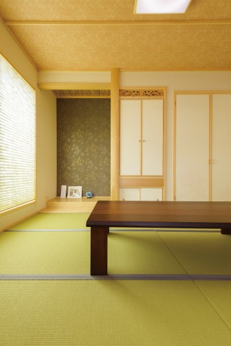 リビングに連なる和室は、日焼けやささくれが出にくい和紙畳を使用。