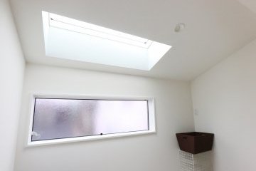 陽の光が差し込む天窓