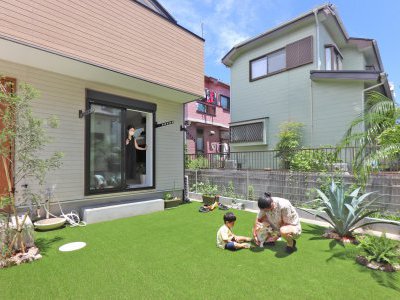 海が日常になる、広い庭のある暮らし
