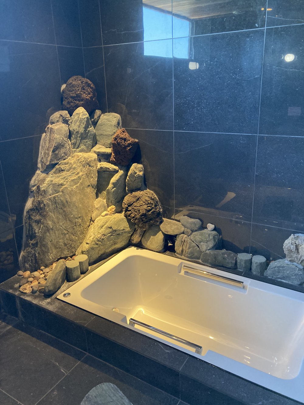 滝が流れるお風呂!