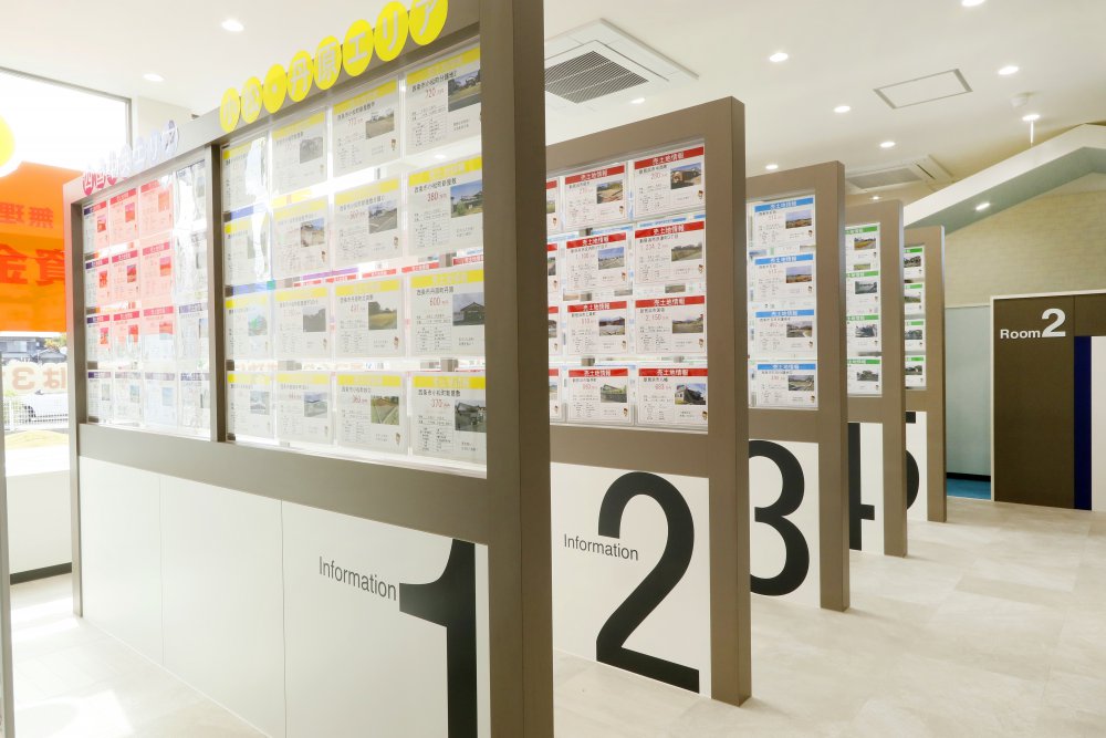 【土地情報コーナー】
東予エリアの土地情報をエリア別に多数展示しています。家づくりだけでなく、土地探しもワンストップでサポートさせて頂きます。お客様のご希望の立地・条件をお伝えください。