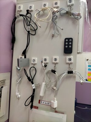 迷子にならないコード収納。