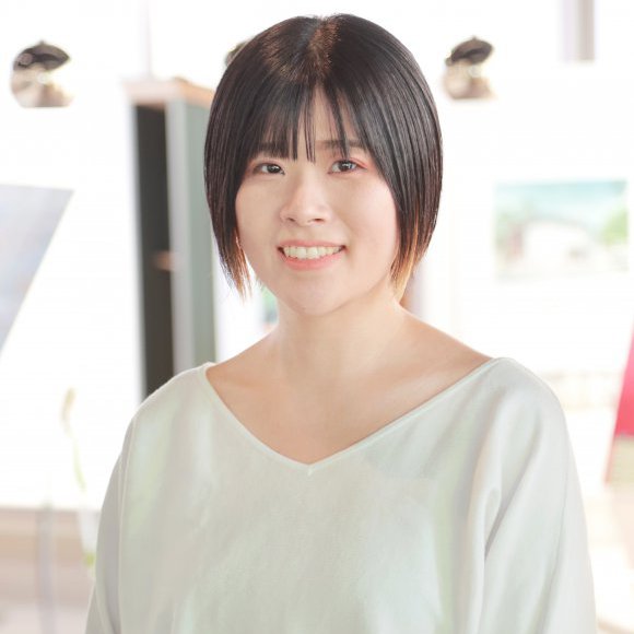 谷 ひとみ