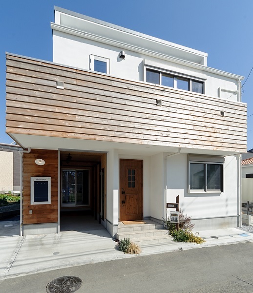 バイクガレージのある家