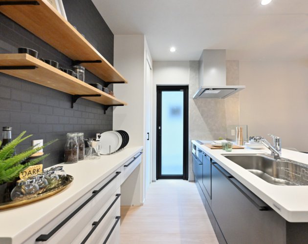 機能性と美しさを兼ね備えたデザイン性の高いキッチン