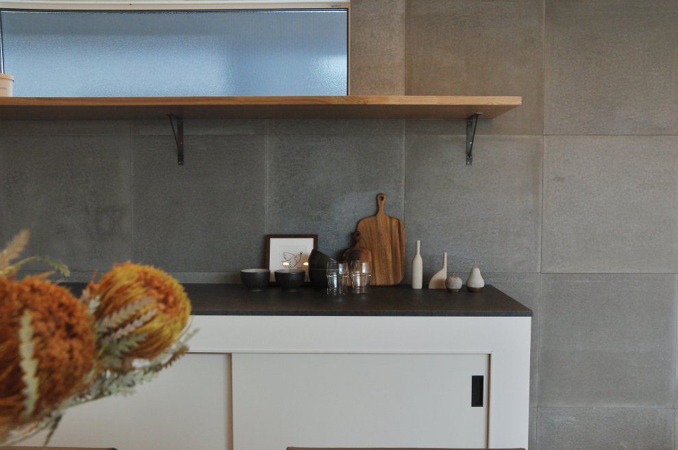 スタイリッシュなカップボード。