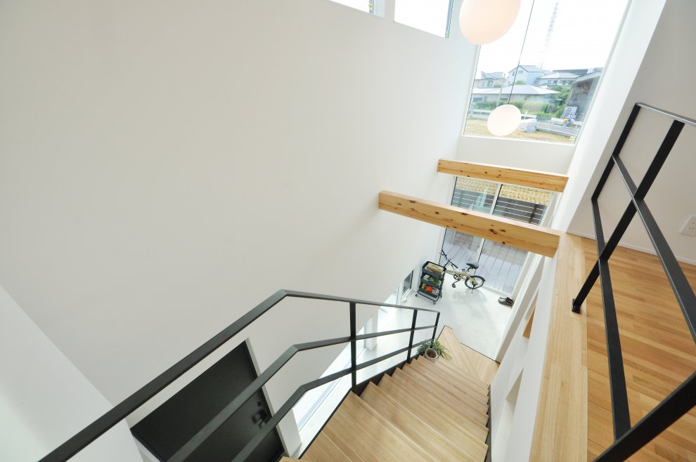 スタイリッシュなアイアン階段