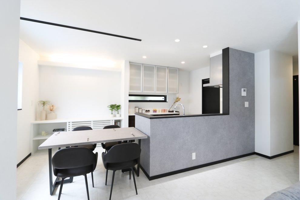 キッチンも広々使えるシステムキッチンを採用しております。