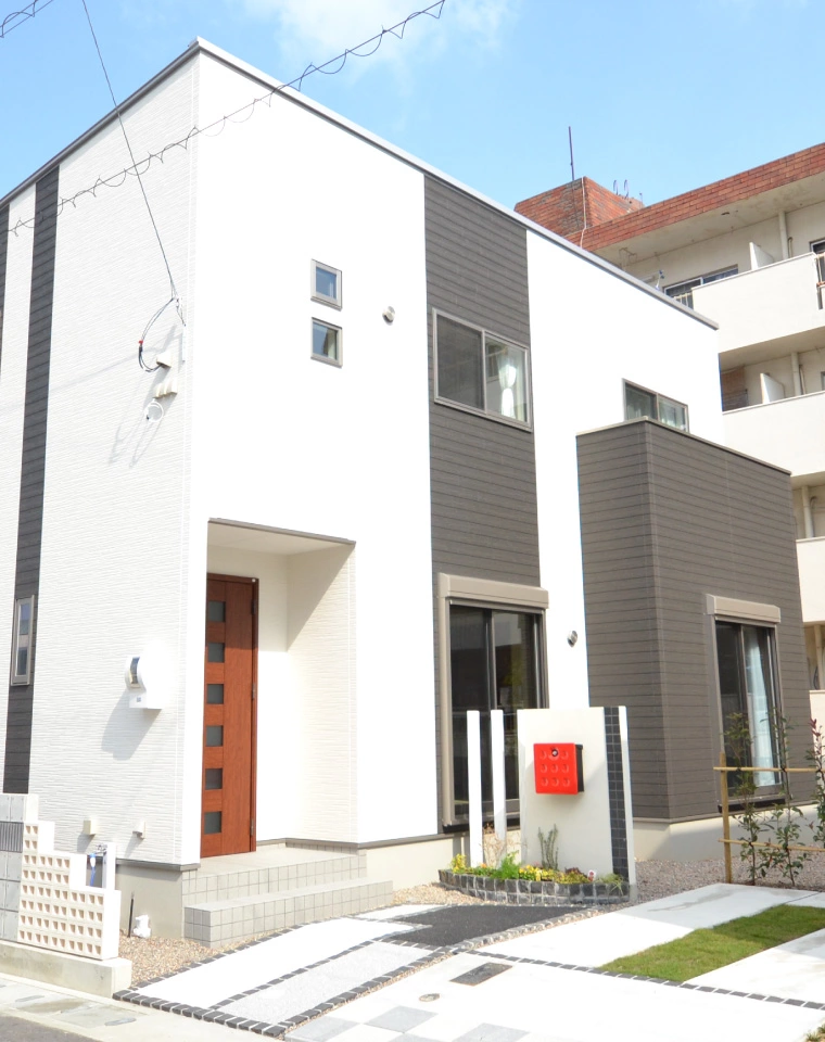 シックな家具が品を生み出すモダン住宅
