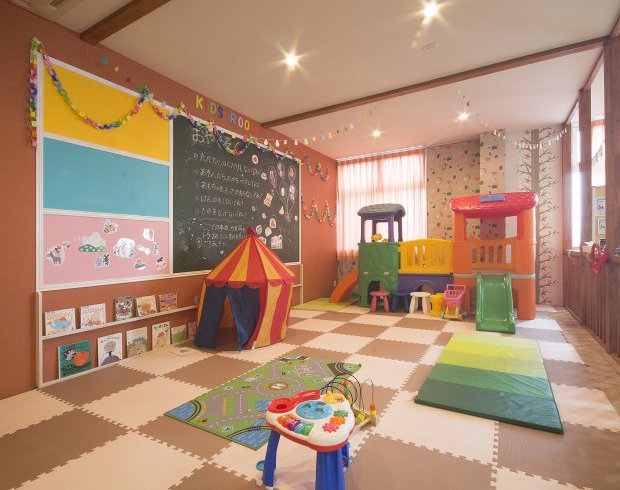 お子さんが走れるくらいの大きなキッズスペースを完備しているのでお子様連れでも安心!