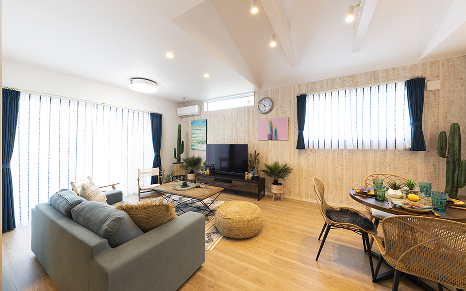 徳島市「タイルデッキのあるシックモダン住宅」期間限定・街角モデルハウス