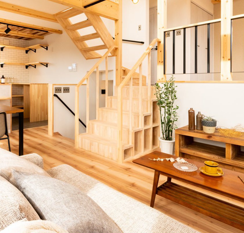 スキップフロアの吹き抜けLDK!