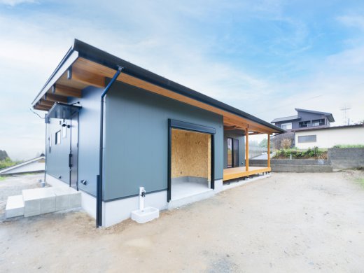 プライベートなお庭空間が楽しめるウッドデッキ