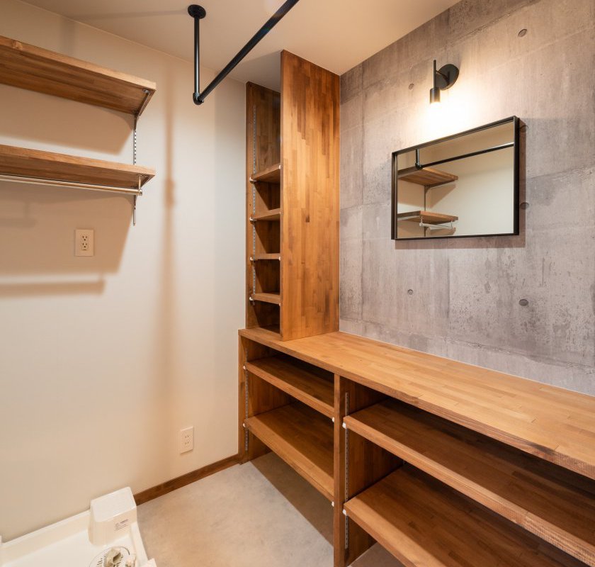 洗濯動線のまとまったコンパクトな脱衣室