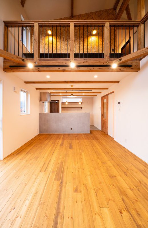 開放感抜群の吹き抜けリビング