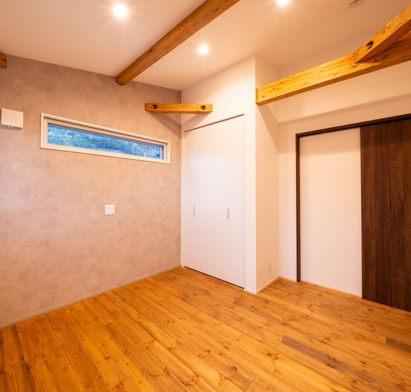 勾配天井で広々感じる各居室