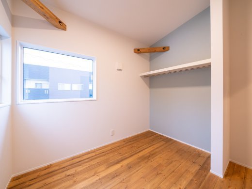 勾配天井で広々感じる各居室
