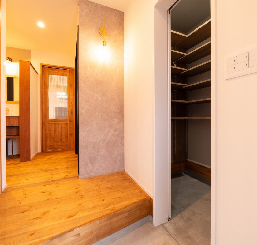 玄関は少しでも広く!収納を多く!