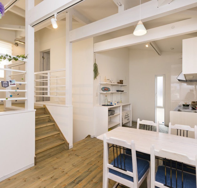 キッチンと隣り合うダイニングで広々!