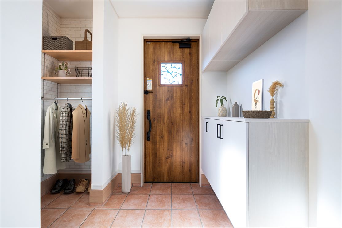 衣類も収納可能なシューズクローク