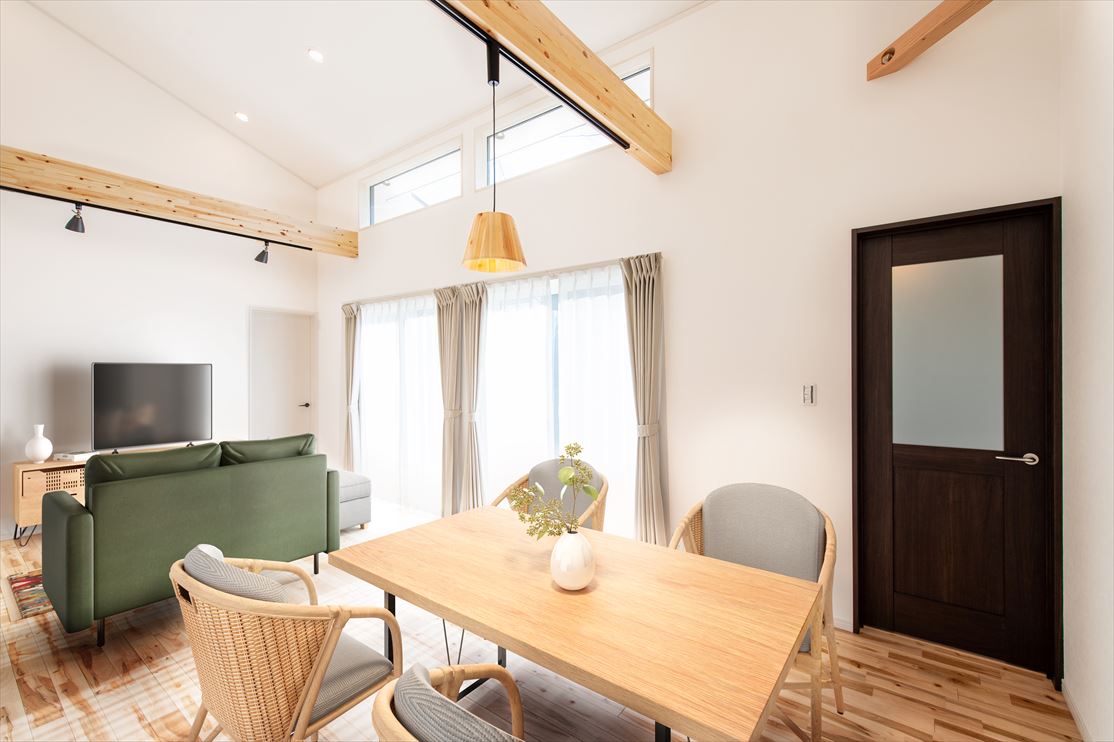 開放的で明るいリビング