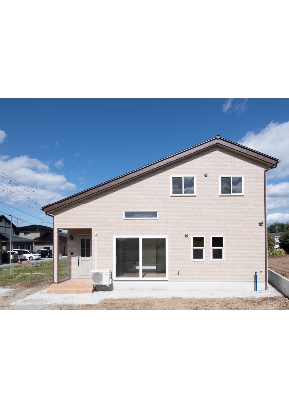 木目調の内装と可愛らしく素敵な外観の2階建て住宅【塩尻市】