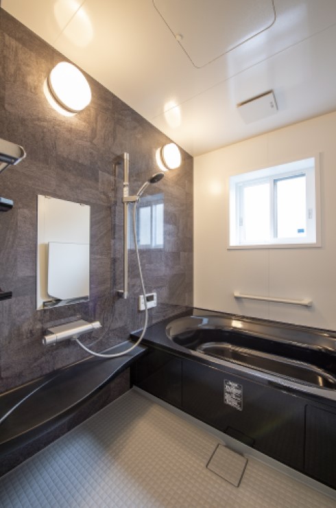 広々としたバスルーム