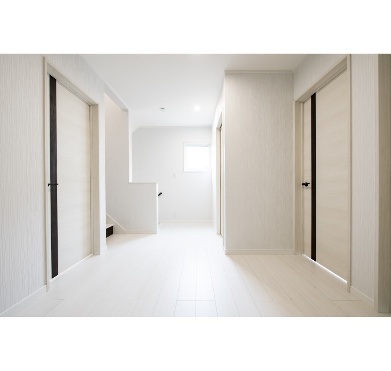 大きなホールとウォークインクローゼットがある2階