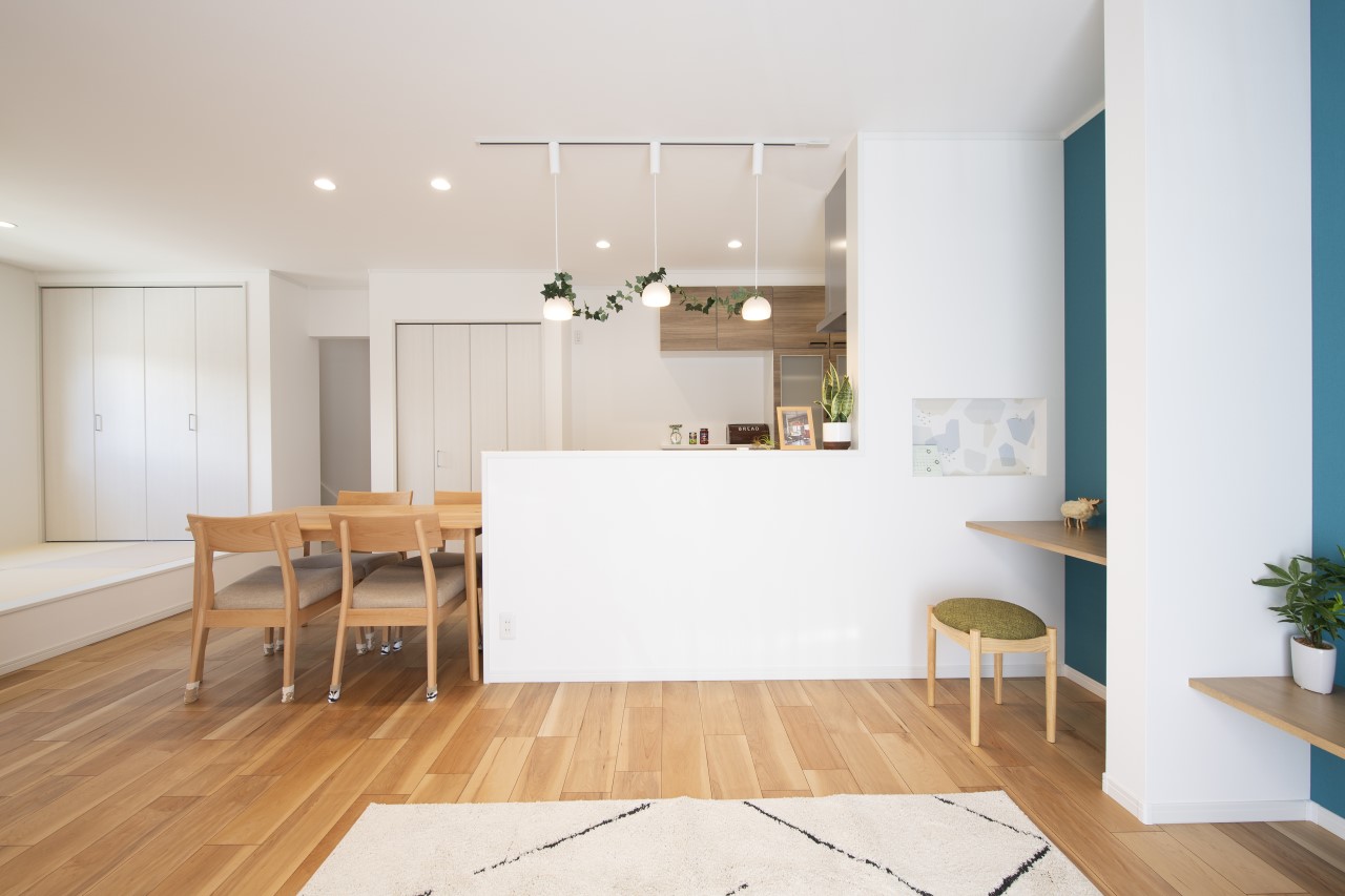 落ち着いた雰囲気のリビングルーム