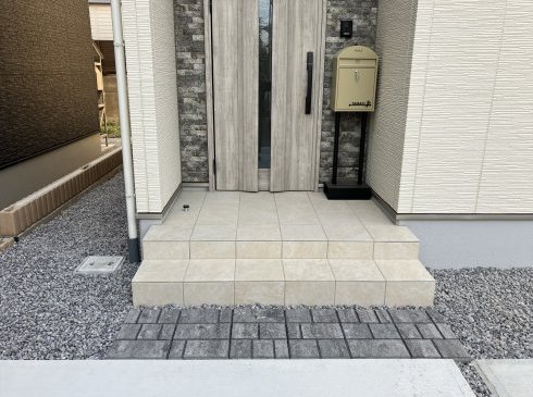 車3台分の広々とした土間打ち駐車スペース