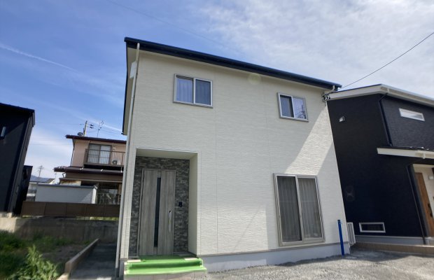 3区画分譲地の2号地に現在絶賛建築中!!<br />
お問い合わせ、ご来店は長野店まで!