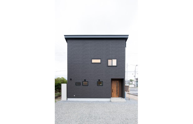 ディアキッズ高田<br />
土地面積:41.72坪<br />
延床面積:27.52坪<br />
間 取 り:3LDK 2階建て<br />
2023年5月完成