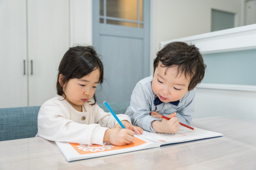 心地よい光が差し込む 子どもが笑顔で成長する心も体も温まる家