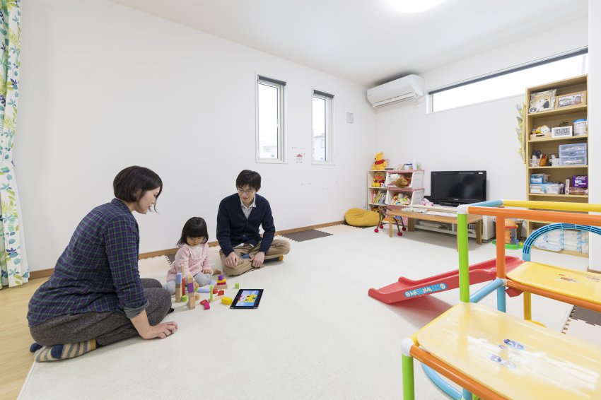 子供と触れ合う笑顔がたえない家