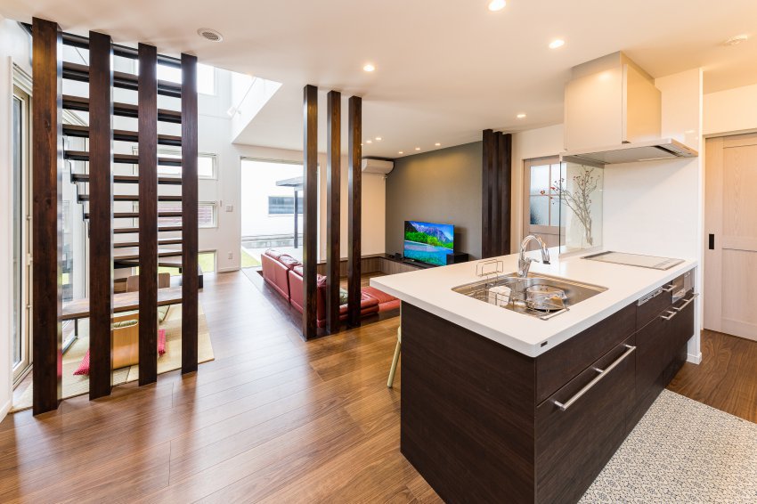 庭を臨む、心が開放される家