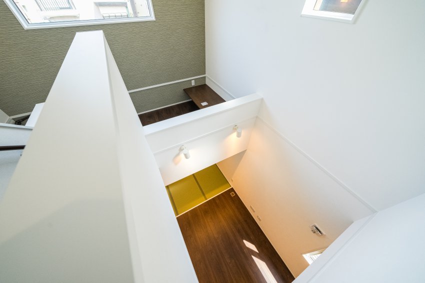 吹き抜け中二階studyスペースのある家