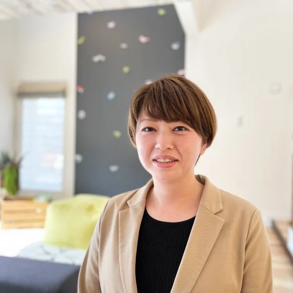 三上 真依