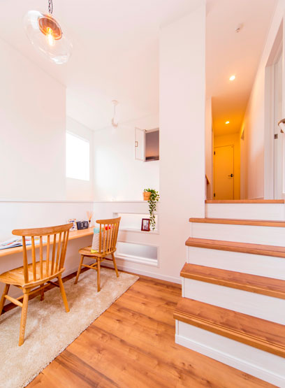 スキップフロアで家族がつながる、収納たっぷりの家