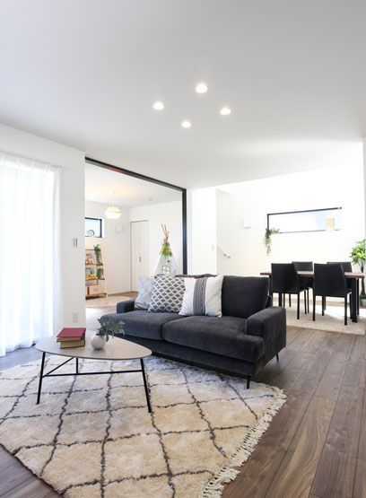 暖かく優しい色使いにセンスを感じる家