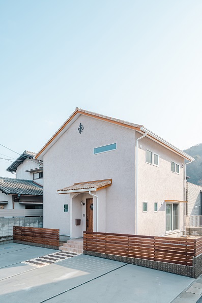 プロヴァンス風デザイン×夏も冬も心地よい暮らしを叶える住まい
