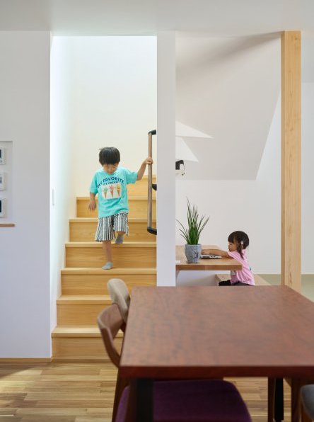 家族の暮らしに寄り添う、明るく快適な住まい