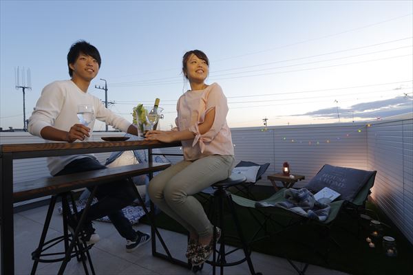 【スカイリビング】アウトドアで夕日を見ながら飲むワインは最高！