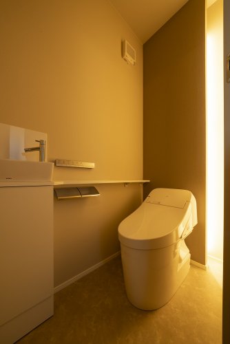 お洒落な間接照明のWC