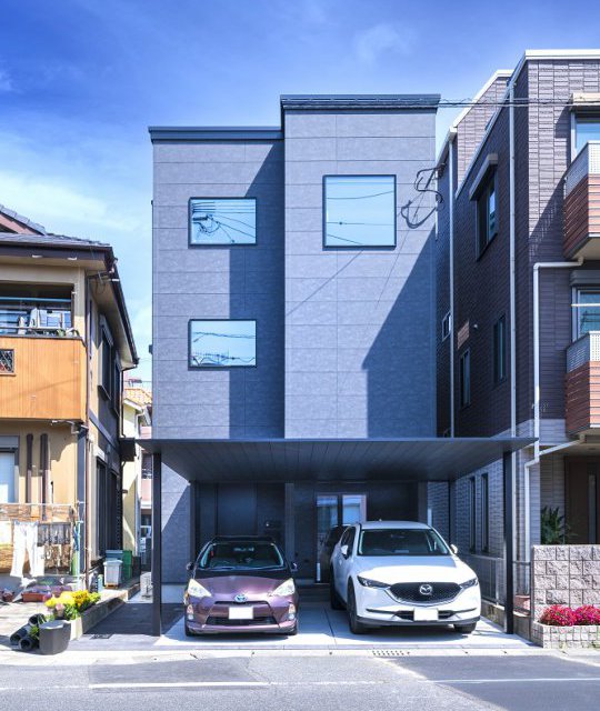 敷地を上手く活用したモダンな木造3階建