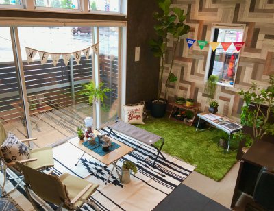 全景：カフェスペースのアウトドアコーナーがついに完成しました