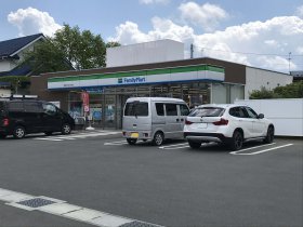 ファミリーマート　盛岡月が丘三丁目店
