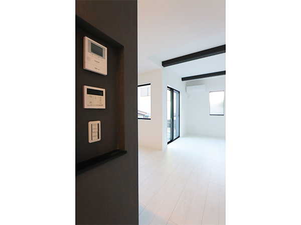 ◇スイッチニッチ　
電子機器やスイッチはキッチン横にまとめています♪
