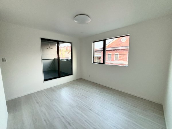 ◇洋室A①
風通しの良い、明るいバルコニーへ繋がるお部屋です。