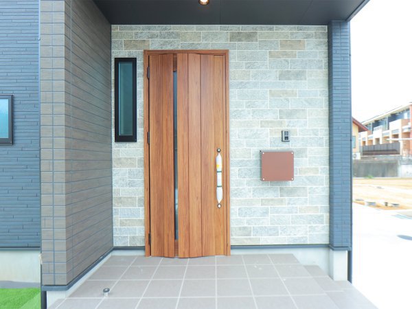 ◇玄関ポーチ
明るく落ち着いたおしゃれな外観です。